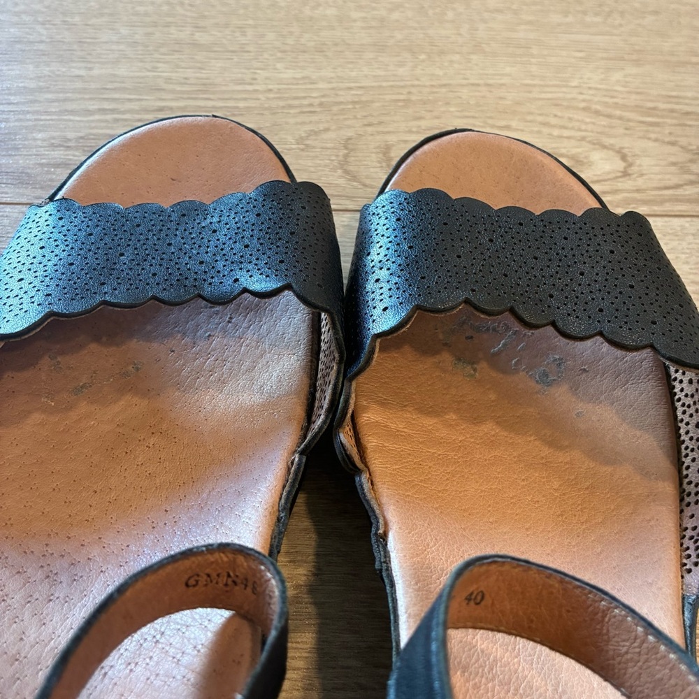 Sundance Black Leather Perforated Cutout Wedge Heeled Sandal Size 40/
Sz 9 - Picture 9 of 12